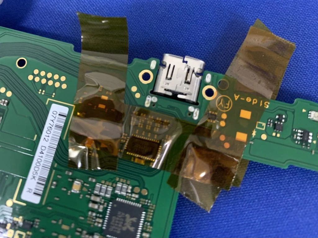 Nintendo Switch 充電口修理 — 修理の様子