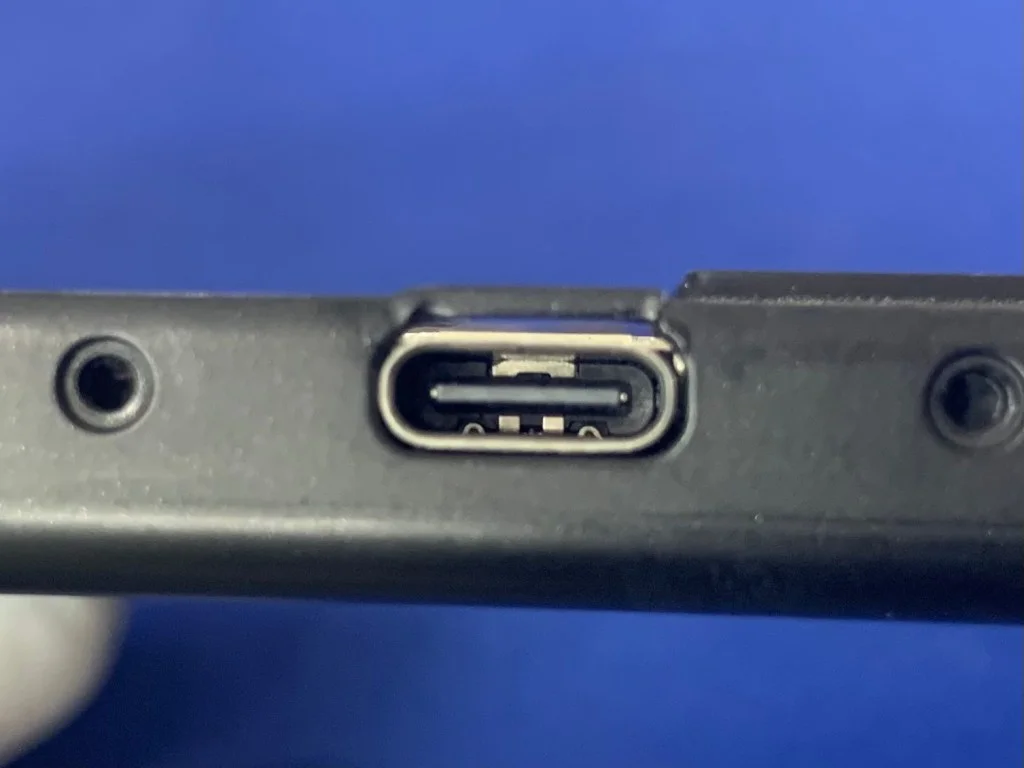Nintendo Switch 充電口修理 — 修理の様子