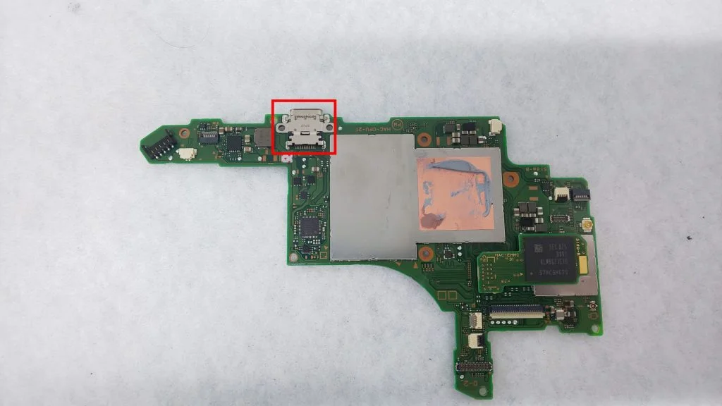 Nintendo Switch 液晶修理 — 修理の様子