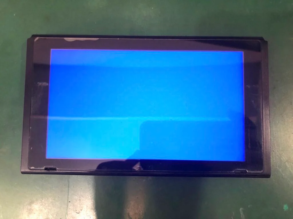 Nintendo Switch 有機ELモデル 液晶修理 — 修理の様子