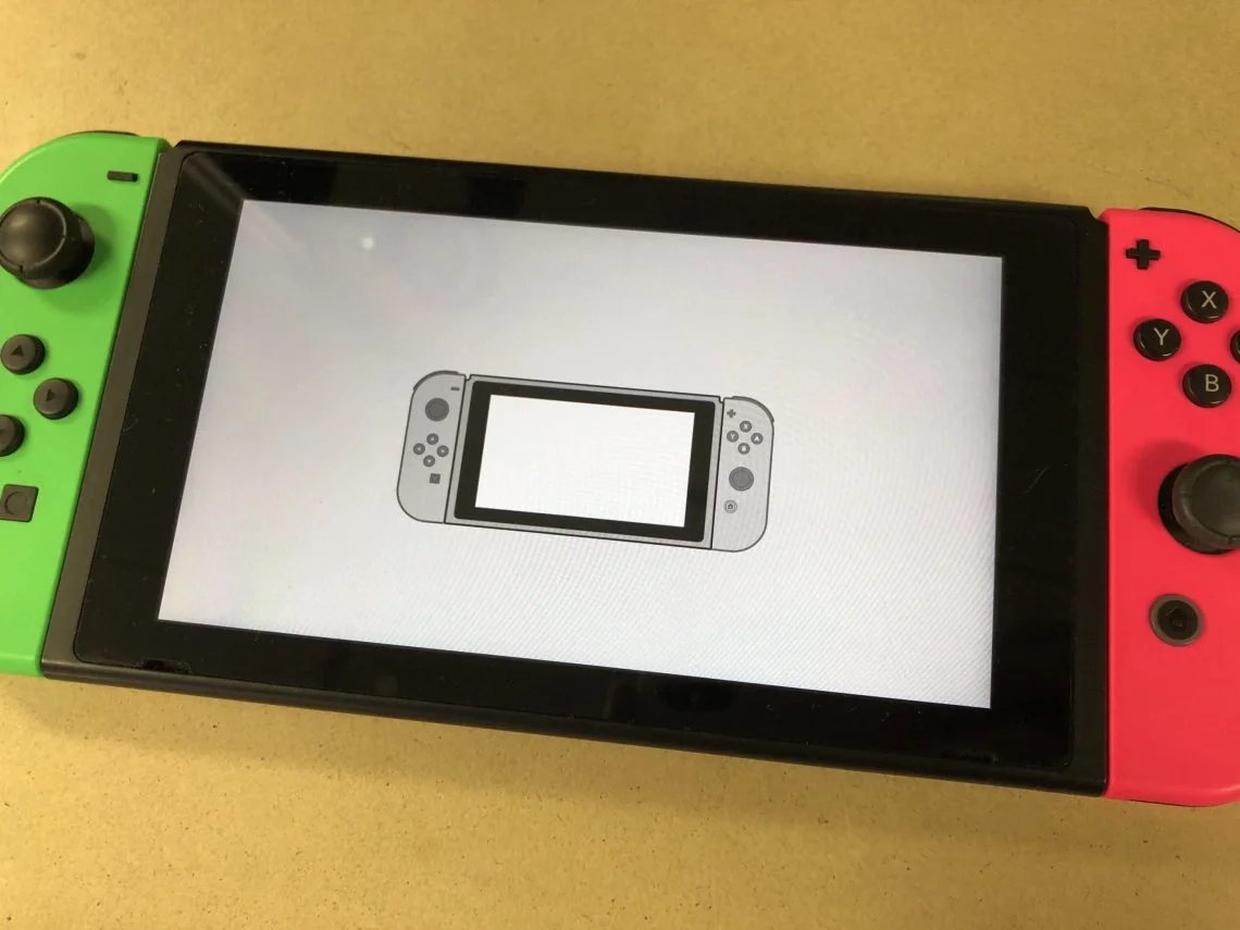 Nintendo Switch ボタン修理 — 修理の様子