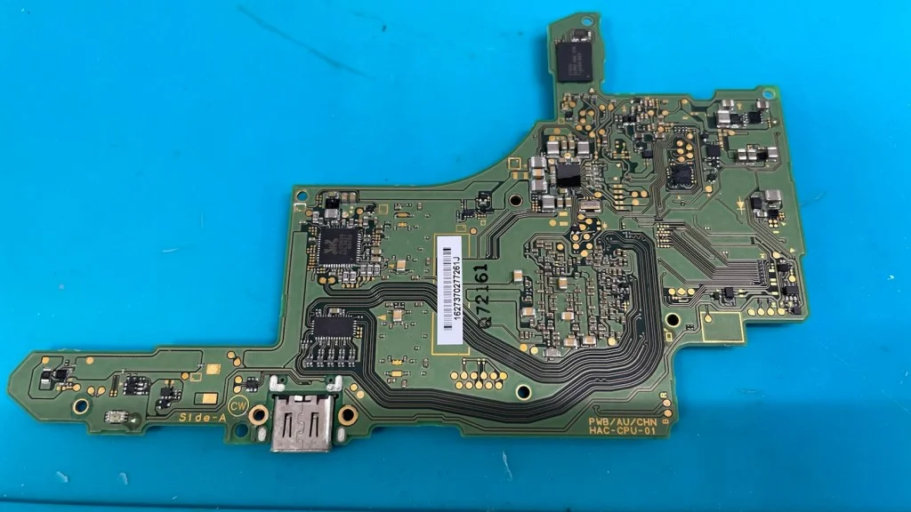 Nintendo Switch 有機ELモデル 水濡れ・浸水修理 即日対応 水没修理 — 修理の様子