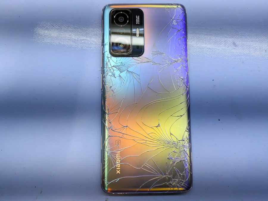 Xiaomi Black Shark 2 背面パネル修理 — 修理の様子