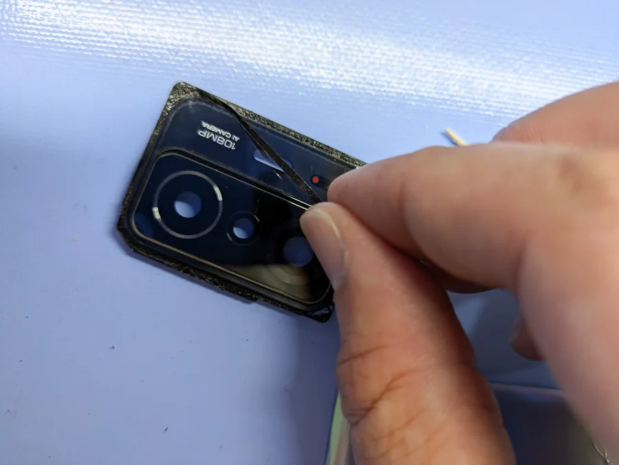 Xiaomi 12T Pro バックパネル修理 大阪市中央区 背面パネル修理 — 修理の様子