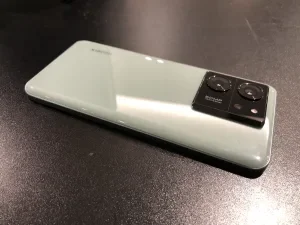 Xiaomi Mi 10 Lite 5G バッテリー交換 — 修理の様子