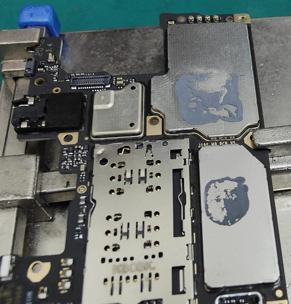 Xiaomi 13T Pro 基板修理 — 修理の様子