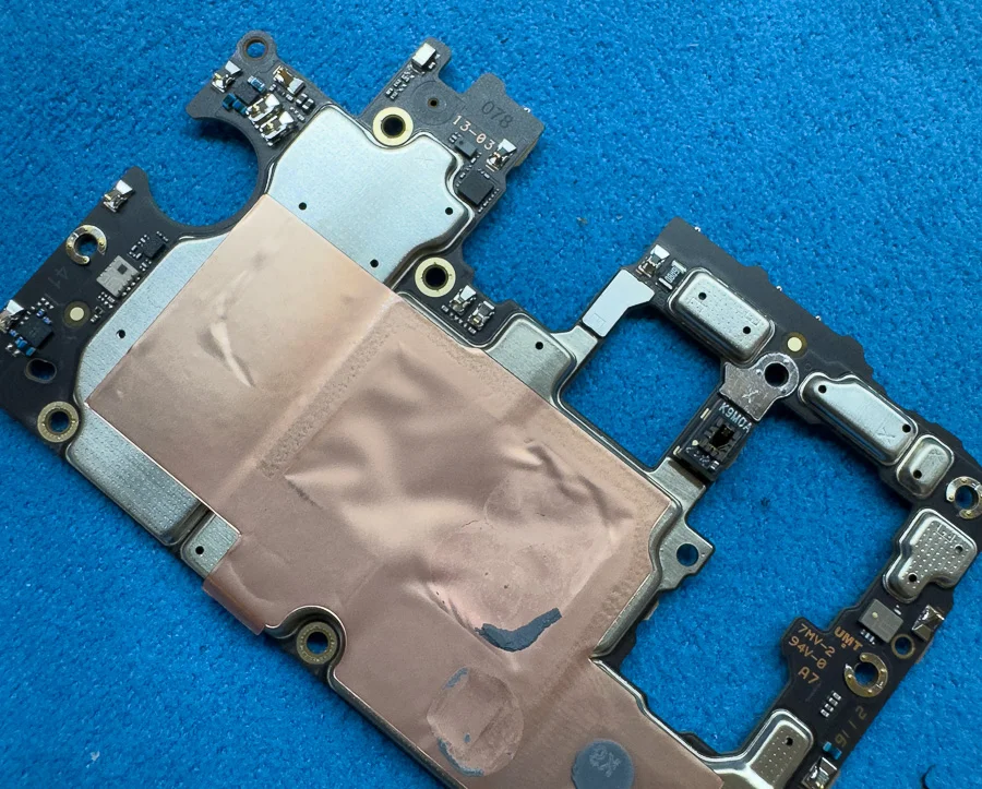 Xiaomi Redmi 12 5G 通信修理 — 修理の様子