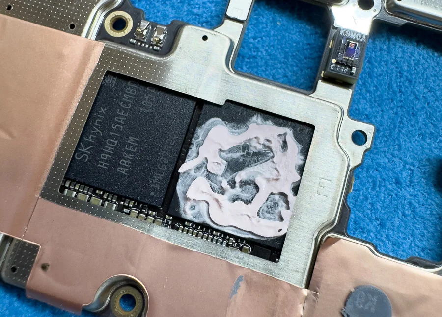 Xiaomi Mi 10 Lite 5G 基板修理 — 修理の様子