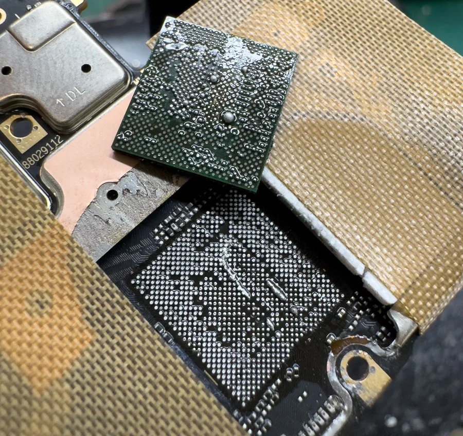 Xiaomi Redmi Note 11 Pro 5G 無線 WiFi修理 — 修理の様子