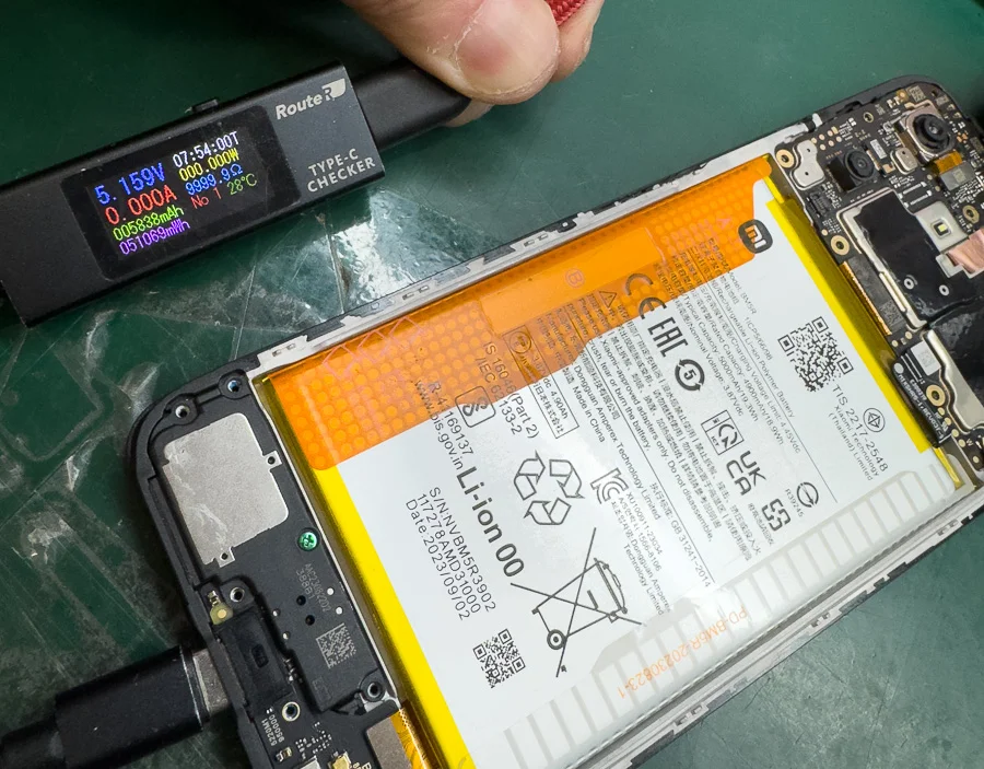 Xiaomi Redmi Note 13 Pro+ 5G システム修復 — 修理の様子