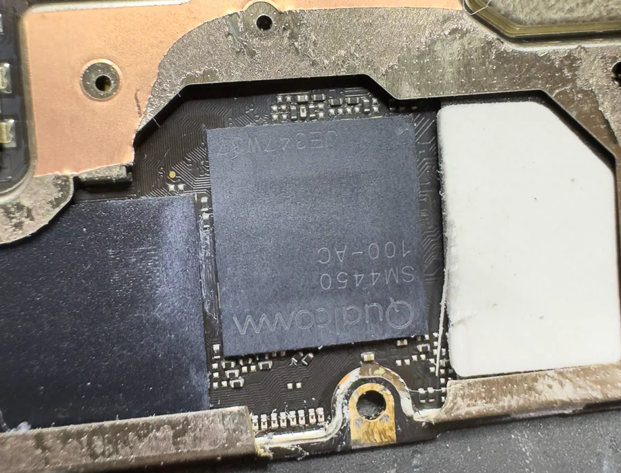 Xiaomi Redmi 9T 起動不良修理 — 修理の様子