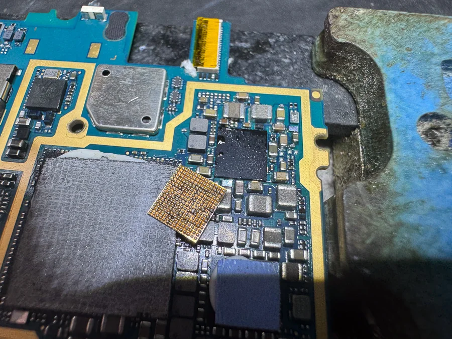 Xiaomi Redmi 12C データ復旧 — 修理の様子