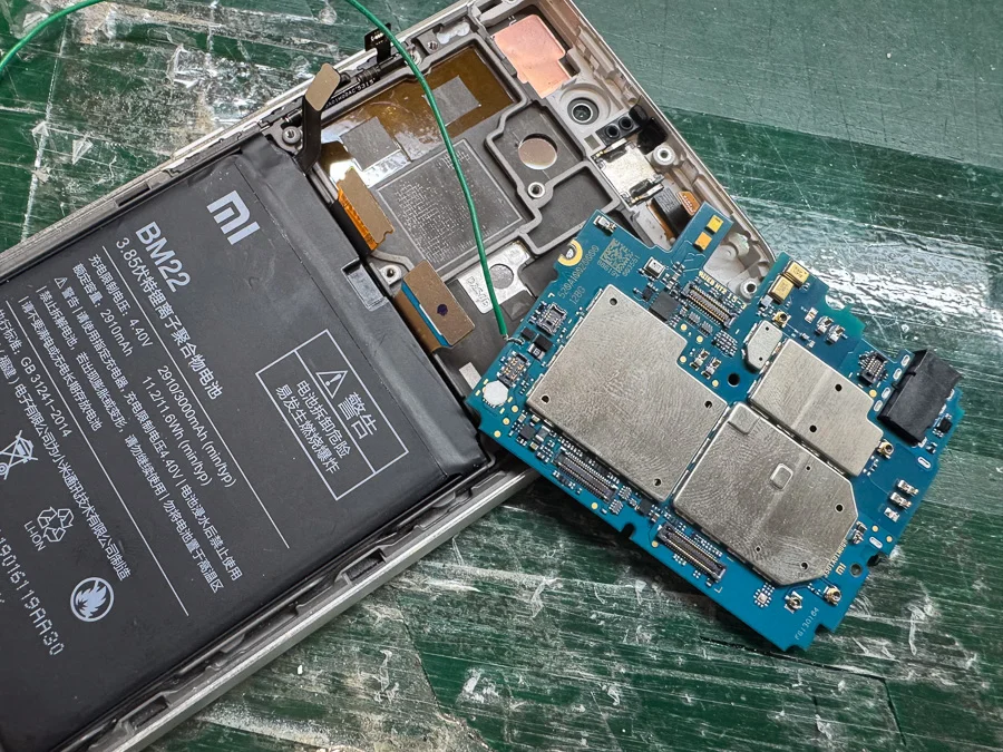 Xiaomi 12T Pro WiFi修理 — 修理の様子