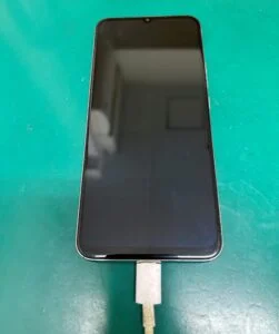 Xiaomi Redmi Note 11 充電口修理 — 修理の様子