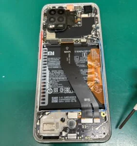 Xiaomi Redmi Note 11 Pro 5G 充電口修理 — 修理の様子