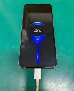 Xiaomi 13T Pro 充電口修理 — 修理の様子