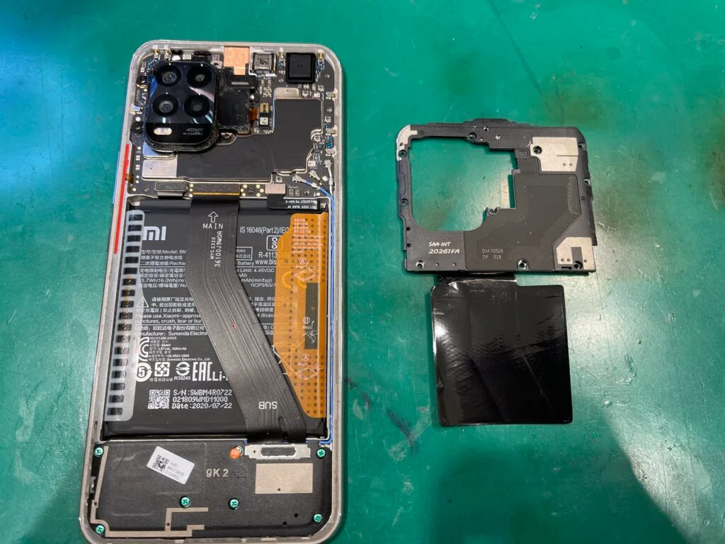 Xiaomi 11T 画面割れ修理 — 修理の様子