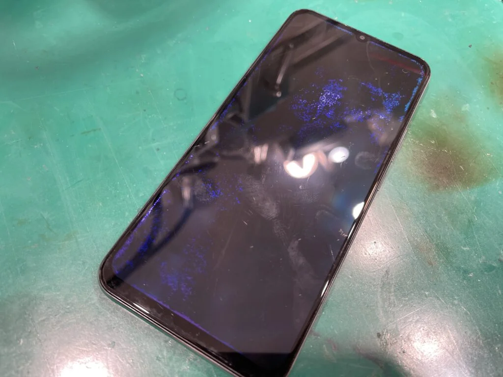 Xiaomi Redmi Note 10T 画面割れ修理 — 修理の様子