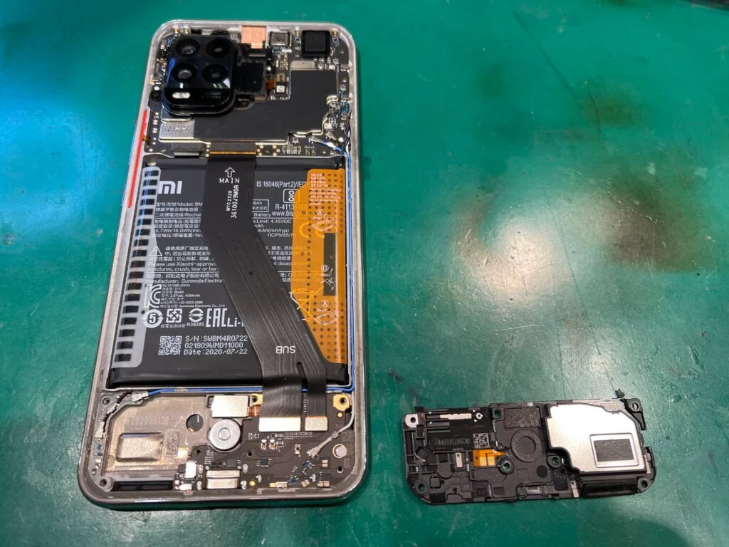Xiaomi Redmi Note 10 Pro 液晶修理 — 修理の様子