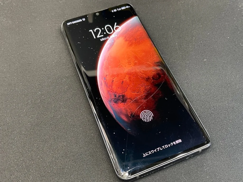 Xiaomi Mi 11 Lite 5G 画面割れ修理 — 修理の様子