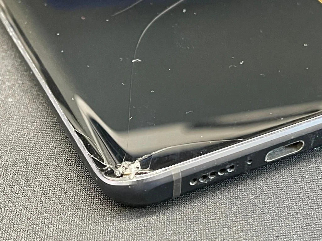 Xiaomi Redmi Note 10 Pro 画面割れ修理 — 修理の様子