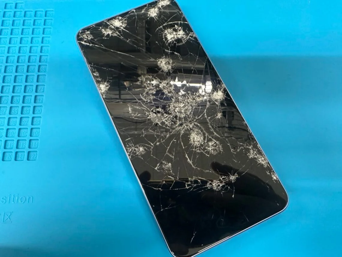 Xiaomi 13T Pro 液晶修理 — 修理の様子