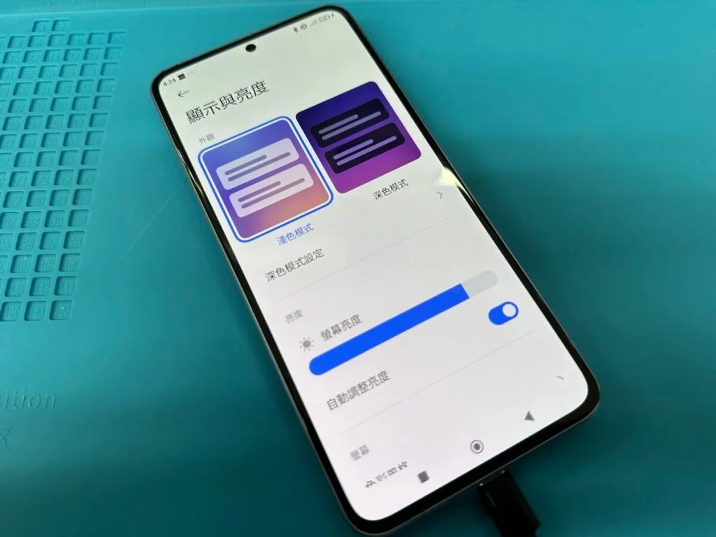 Xiaomi Mi 10 Lite 5G 液晶修理 — 修理の様子