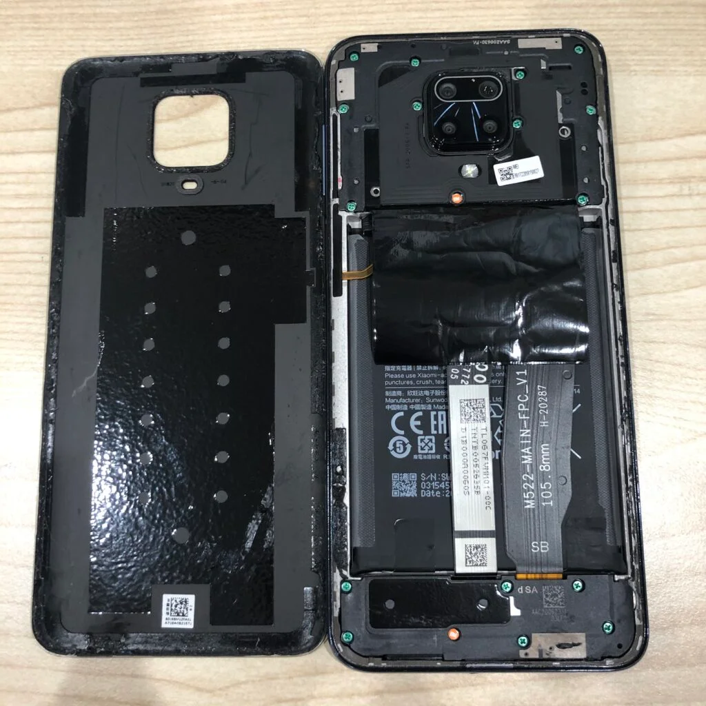 Xiaomi Mi Note 10 水没修理 — 修理の様子