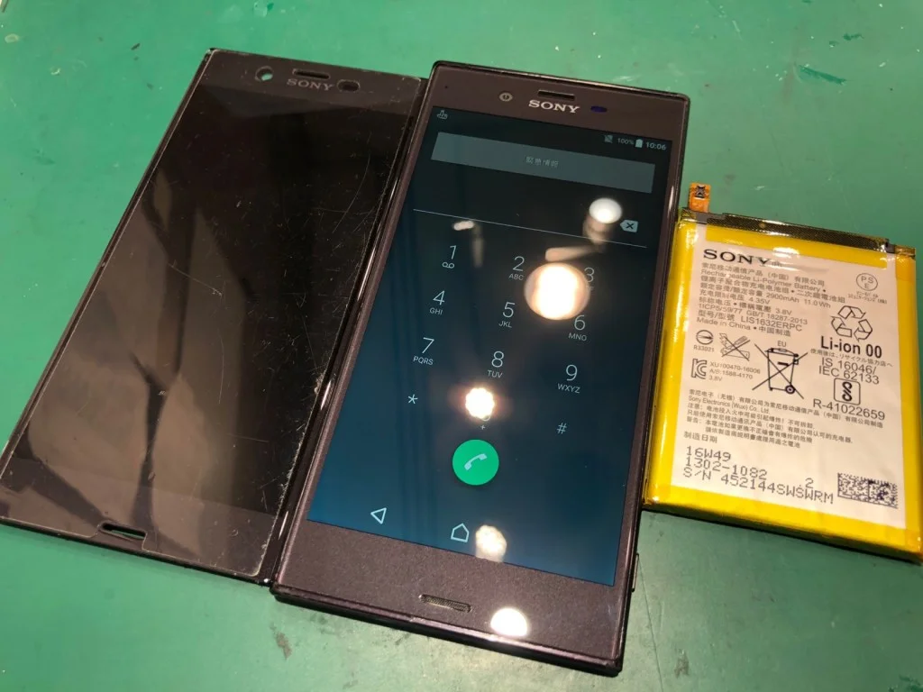 Xperia XA バッテリー交換 — 修理の様子