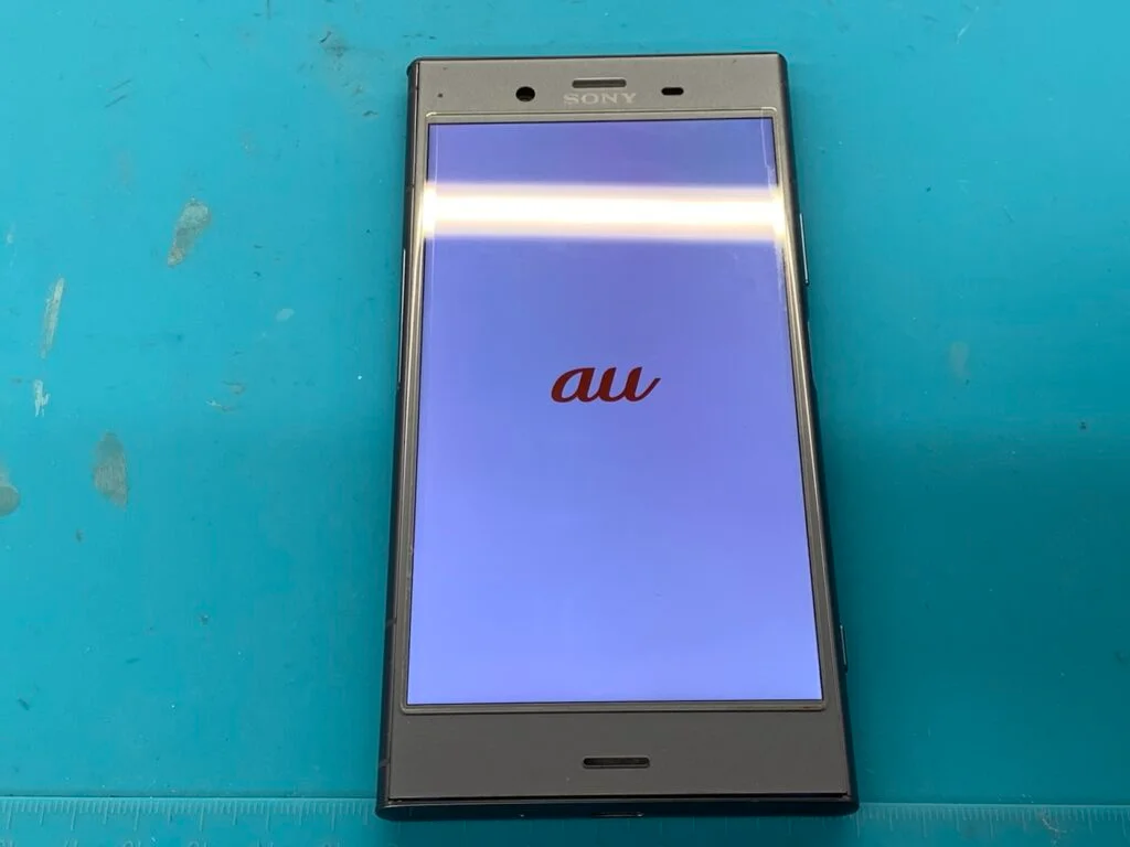 Xperia Z3 Compact バッテリー交換 — 修理の様子