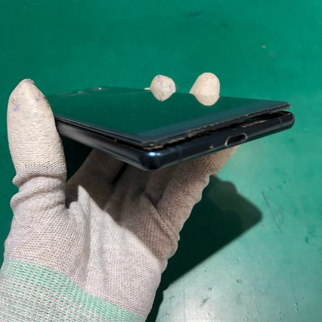 Xperia 1 V バッテリー交換 — 修理の様子