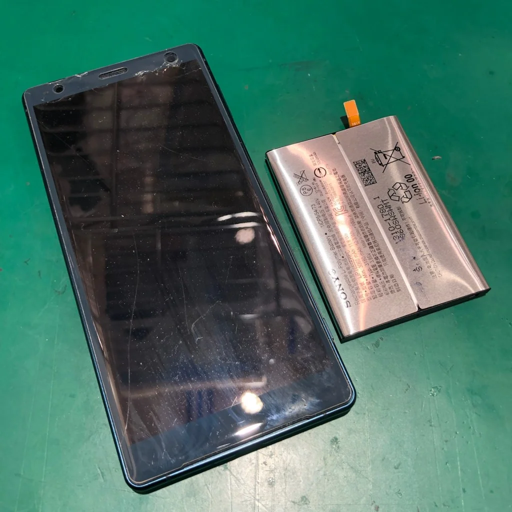 Xperia Ace バッテリー交換 — 修理の様子