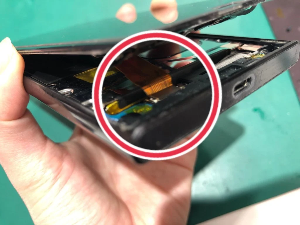 Xperia Z Ultra バッテリー交換 — 修理の様子