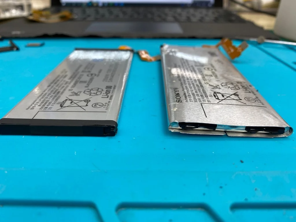 Xperia Z3 Tablet Compact バッテリー交換 — 修理の様子