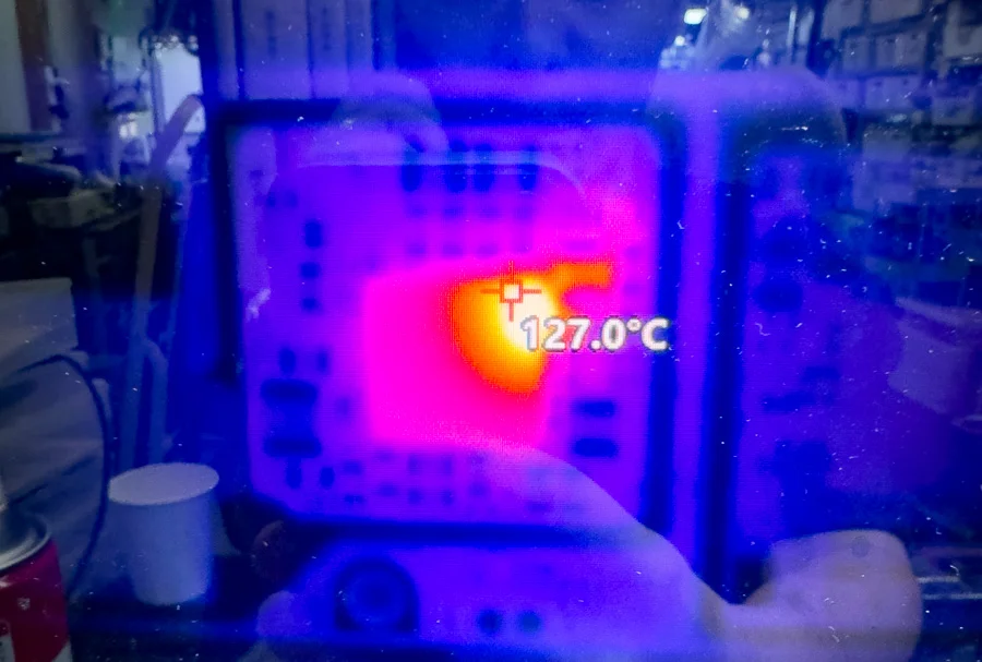 Xperia XZ 起動不良修理 — 修理の様子