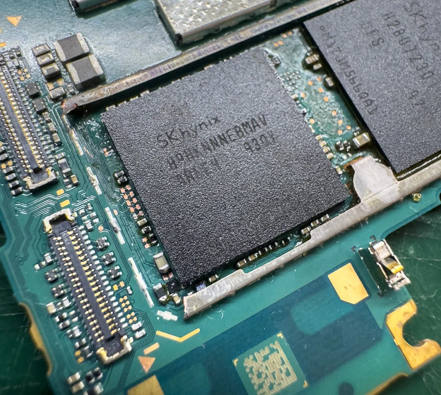 Xperia Z2 データ復旧 — 修理の様子