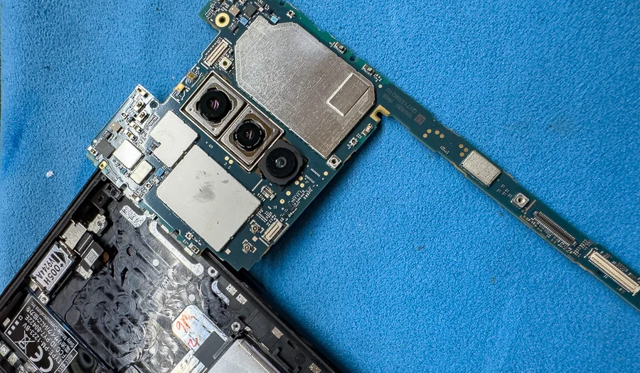 Xperia Z3 Compact システム修復 — 修理の様子