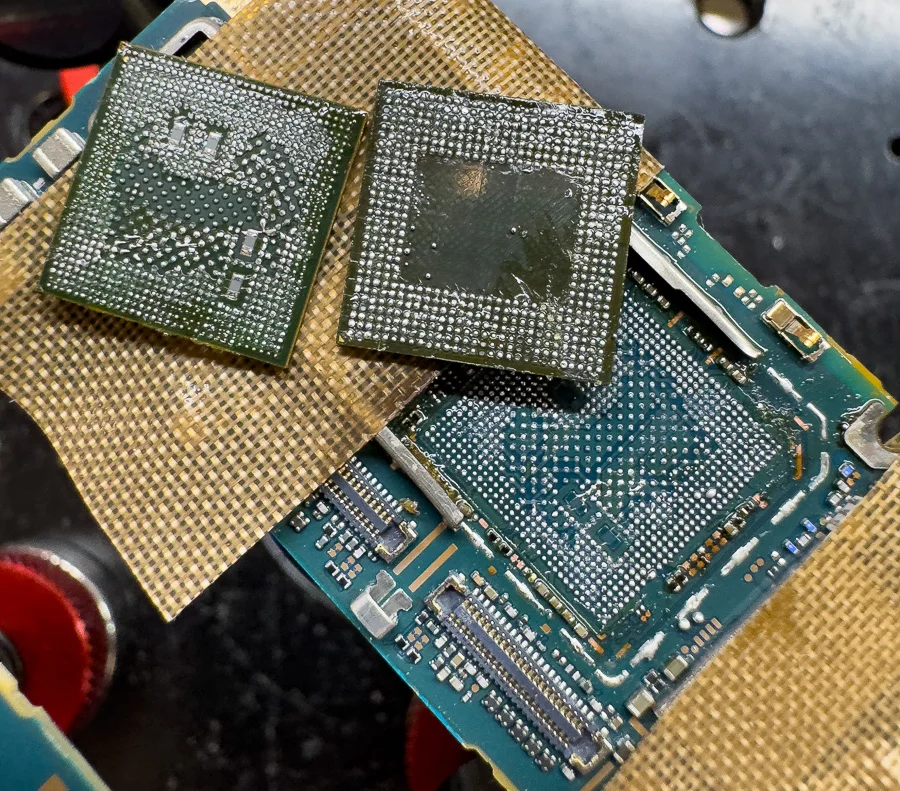 Xperia Tablet Z 起動不良修理 — 修理の様子