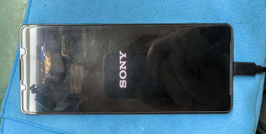 Xperia XZ2 Premium 基板修理 — 修理の様子