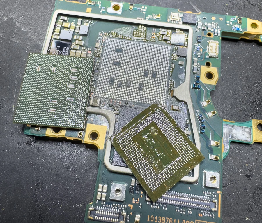 Xperia XZ2 Premium 起動不良修理 — 修理の様子