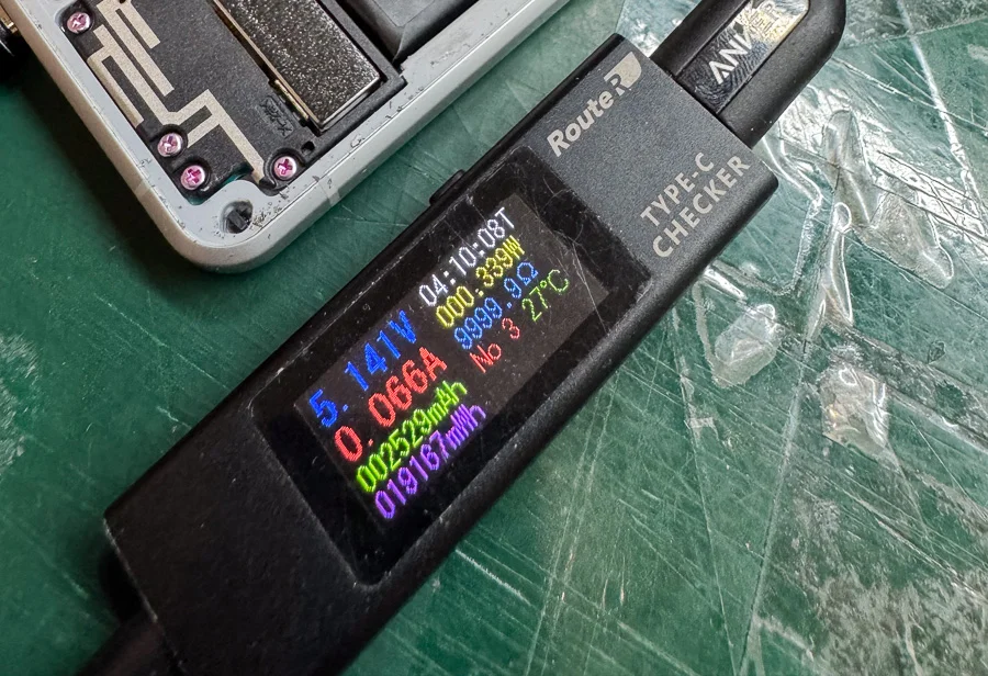 Xperia XZ Premium WiFi修理 — 修理の様子