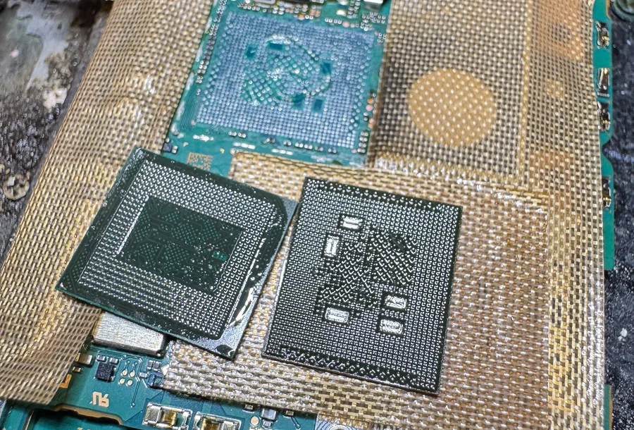 Xperia Z2 通信修理 — 修理の様子