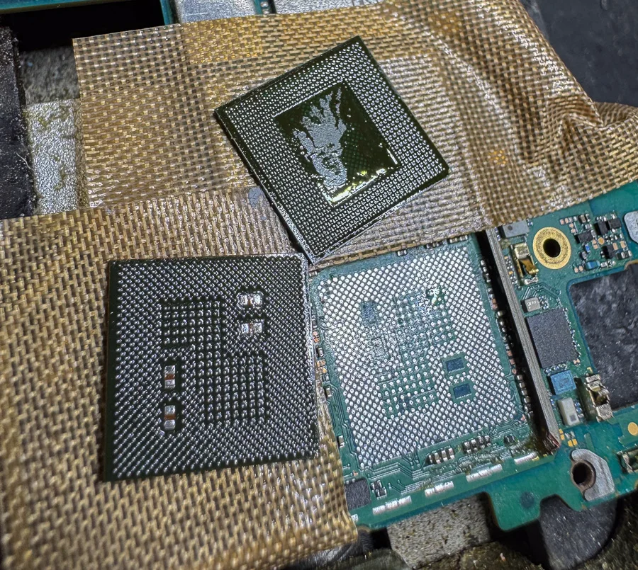 Xperia Z3 システム修復 — 修理の様子