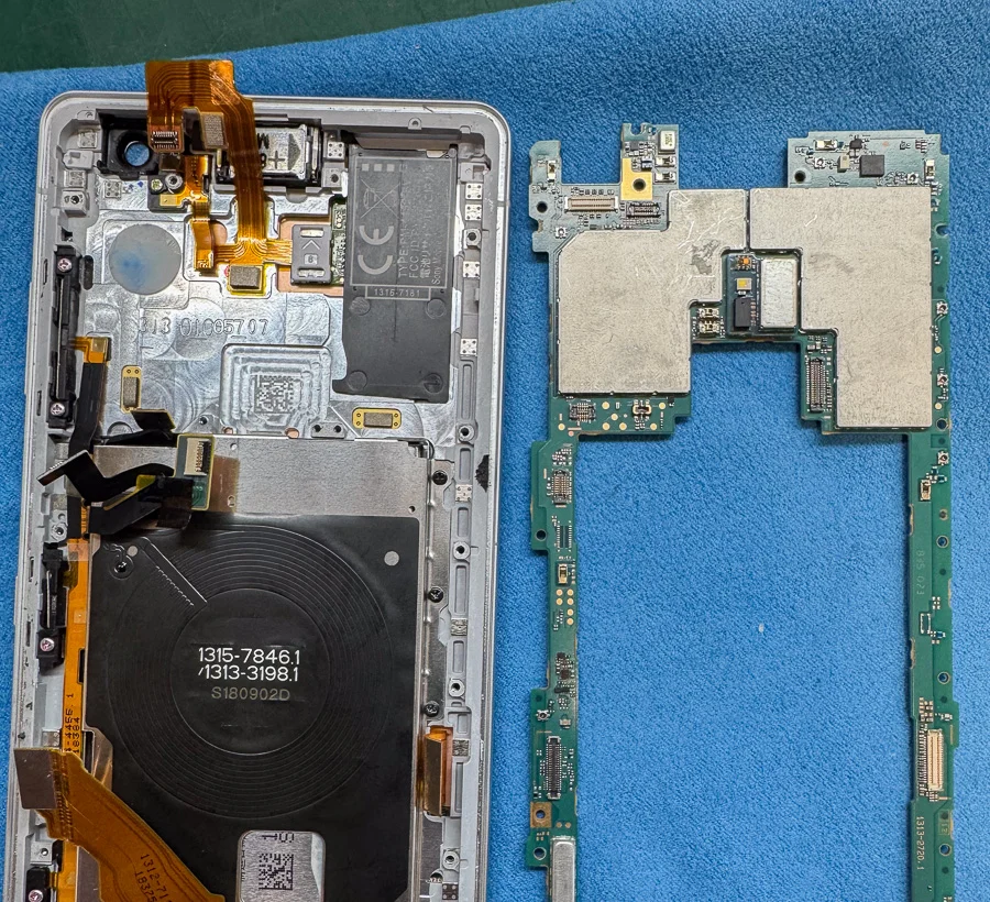 Xperia ZL2 システム修復 — 修理の様子