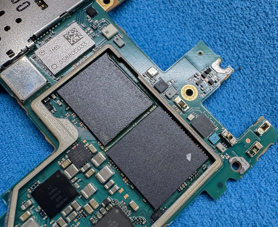 Xperia 1 WiFi修理 — 修理の様子