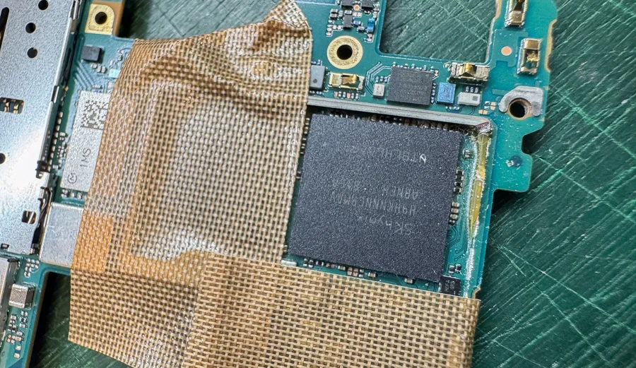 Xperia 1 起動不良修理 — 修理の様子