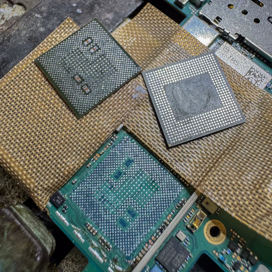 Xperia 5 通信修理 — 修理の様子