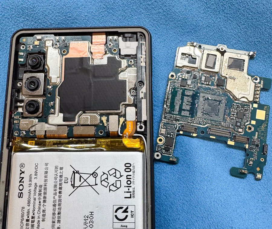 Xperia Z3 マザーボード修理・IC 基板修理 — 修理の様子