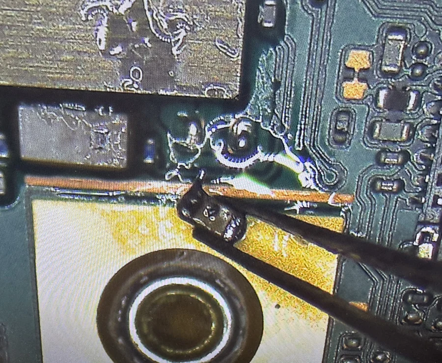 Xperia Z3 Tablet Compact システム修復 — 修理の様子