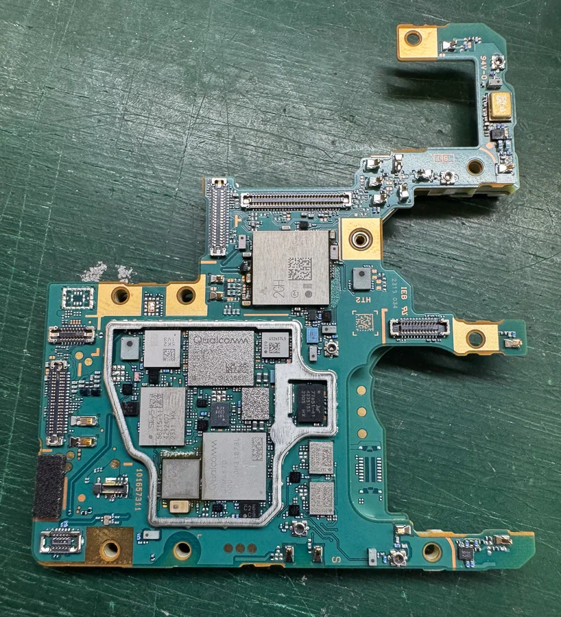 Xperia XZ2 Compact システム修復 — 修理の様子